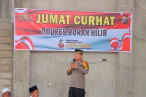 Jumat Curhat Presisi, Wakapolres Rohil Ajak Jama’ah Masjid Nurul Iman Banjar XII Tak Terpancing Isu Hoaks