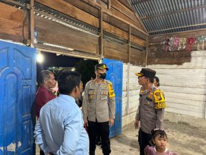 Kapolres Rohil melaksanakan Patroli dan Pengamanan tempat ibadah Natal Sekaligus Sosialisasi Pemilu Damai 2024 OMB