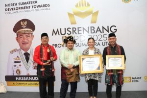Pemkab Tapsel Terima 2 Penghargaan dari Pj Gubernur Sumut