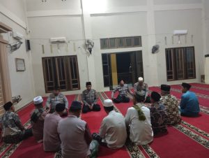 Sat Binmas Polres Rohil Melaksanakan Shalat Subuh Berjama’ah di Masjid Al-Anshor Cempedak Rahuk