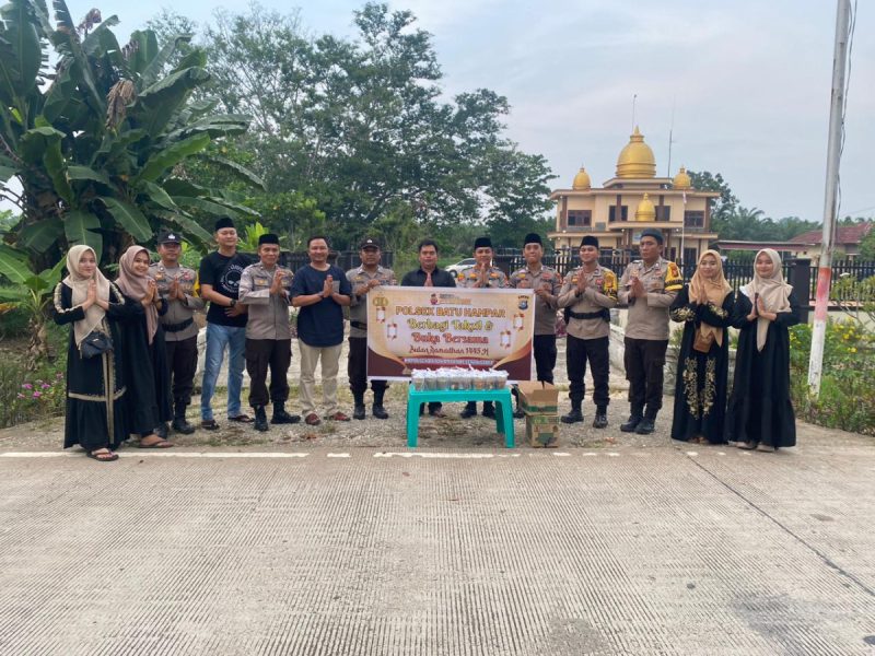Pererat Silaturahmi Bulan Ramadhan, Polsek Batu Hampar Berbagi Takjil ke Masyarakat