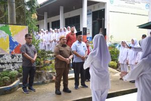 Bupati Tapsel Fasiltasi Pembuatan e-KTP Bagi Siswa-Siswi SMAN 1 Angkola Barat