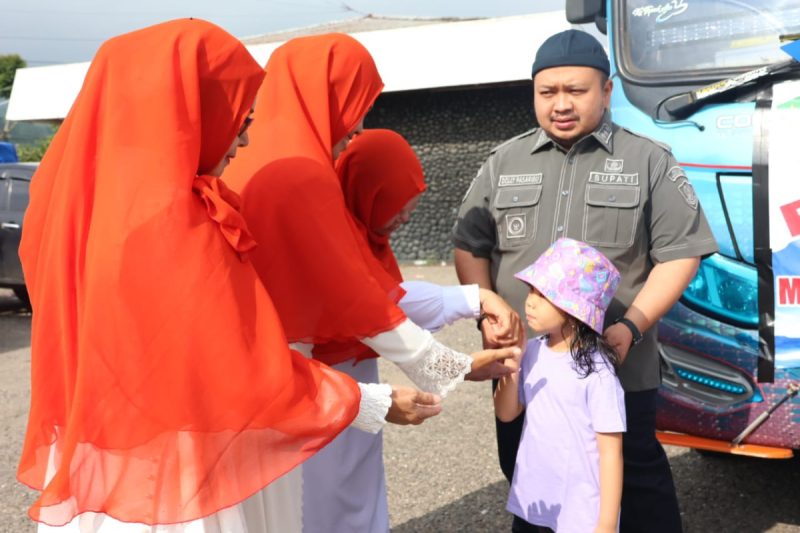 Bupati Dolly Pasaribu Berikan Tali Asih Pada MTQ Ke-56 Tapsel