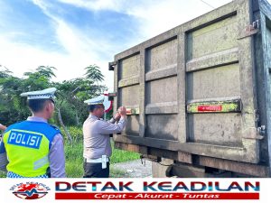 Minimalisir Kerawanan Laka Lantas, Satlantas Polres Siak Berikan Tanda Khusus Pada Kendaraan Yang Melintas