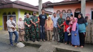 Dansatgas TMMD 120 Kodim 0417/Kerinci Silaturahmi Ke Rumah Orang Tua Anak SD Tinggi Lebih Kurang 2 Meter (196 CM) Yang Lagi Viral.