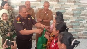 Kepala Kejaksaan Tapanuli Utara Donny K.Ritonga,S.H,M.H Dan Ibu Nurini Donny Ritonga Ketua IAD Edukasi Tentang pentingnya Kesehatan KB