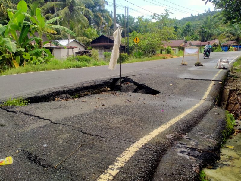 Kondisi Jalan Padang Sidempuan Lingkungan Prancis Memprihatinkan Begini Tanggapan Warga