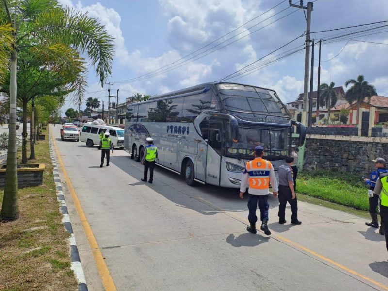Sukseskan Program ‘Bung Selamat’, Satlantas Polres Pelalawan Gelar Sosialisasi di Titik Rawan Lakalantas