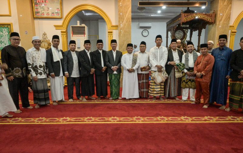 Sholat Ied di Masjid Agung Al-Ikhlas, Bupati Rohil Minta Masyarakat Doakan Jamah Haji