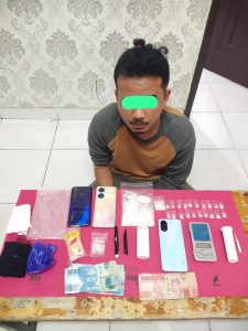Tim Opsnal Satres Narkoba Polres Siak Amankan Dua Orang Pria Diduga Pelaku Penyalahgunaan Narkotika.