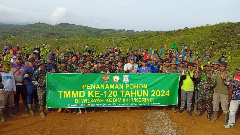 Lestarikan Lingkungan,Satgas TMMD 120 Kodim 0417/Kerinci Tanam Berbagai Macam Pohon