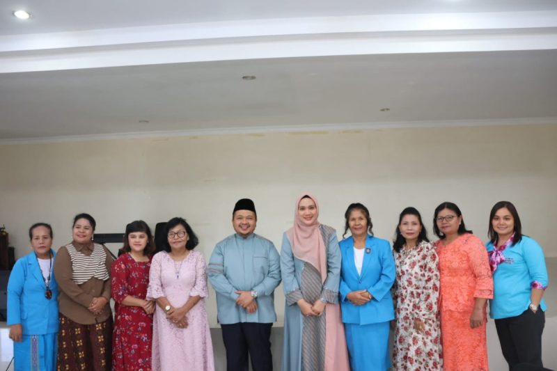 Bupati Tapsel dan Keluarga Jalin Silaturahmi Dengan Ormas se-Tapsel