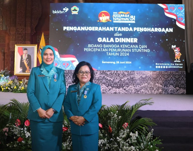 Selamat! Bupati Tapsel dan Ketua TP PKK Raih Penghargaan Manggala Karya Kencana