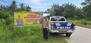 Kita Sebagai Warga Agar Tertib Berlalulintas Satlantas Polres Rohil Pasang Spanduk Keselamatan Bagi Pengendara