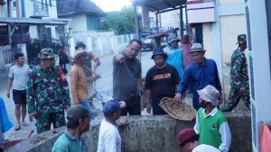 Wujud Kepedulian Kepada Masyarakat, Dandim 0417/Kerinci Terjun Langsung Pimpin Gotong Royong