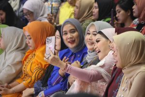 Peduli Akan Peningkatan UMKM, Ketua Dekranasda Tapsel Hadiri Medan Fashion Festival