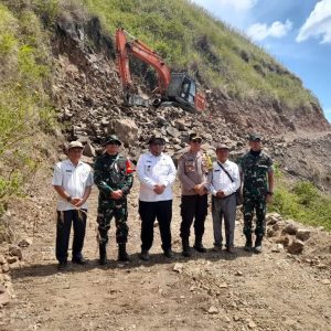 Diatas Panorama Indah Danau Toba, TNI Berkolaborasi Sejahterakan Masyarakat Lewat Program TMMD 121 Tahun 2024