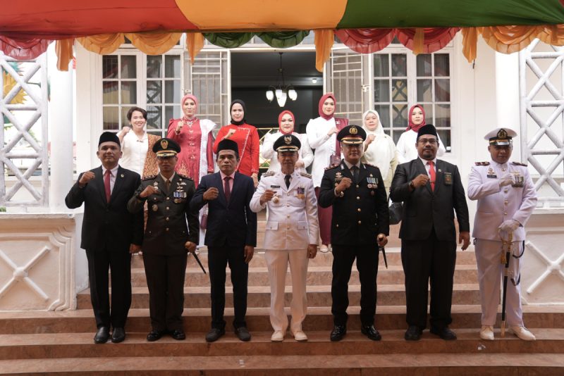 Kapolres Rohil AKBP Isa Imam Syahroni SIK MH Mengikuti Upacara Pengibaran Bendera Merah Putih Tingkat Kabupaten