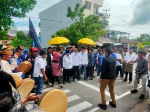 Duluan Daftar ke KPU, Ribuan Simpatisan Bistamam – JC Teriak Ganti Bupati Rohil