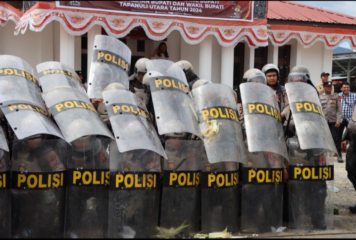 Aksi Unjuk Rasa di Kantor KPUD Taput Berhasil di Kendalikan Dalmas Polres Taput