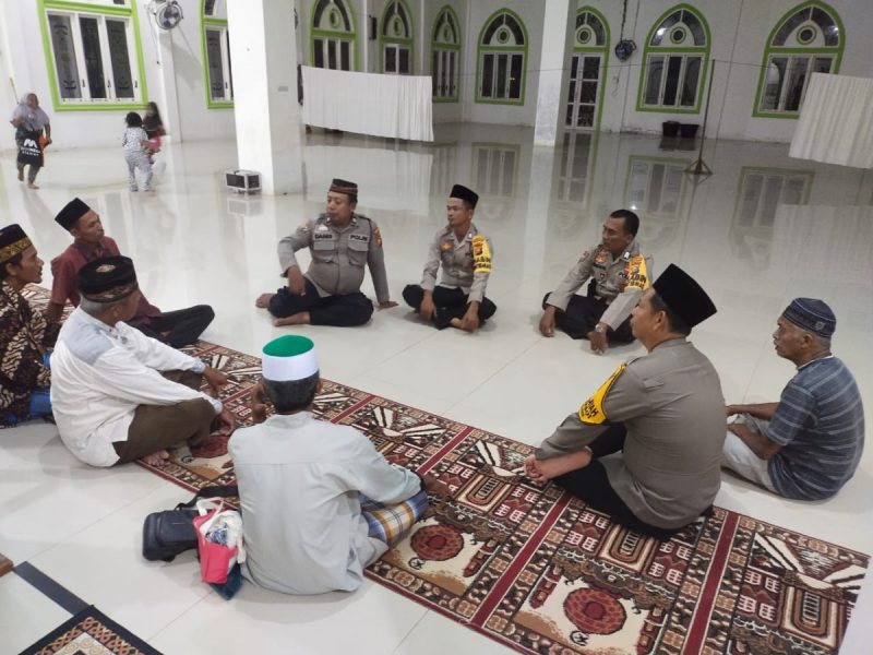 Ciptakan Pemilu Damai, Kapolsek Sinaboi AKP Juliandi Sambang Pengurus Masjid