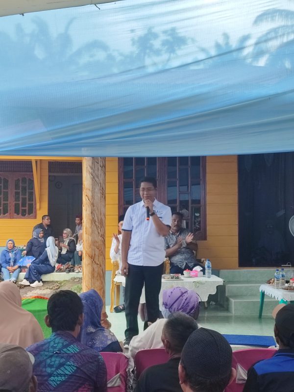 Paslon Nomor Urut 2 Jhony Charles Awali Kampanye Perdana Blusukan Di Dua Desa Kecamatan Kuba