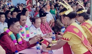 Paslon Urut 1 “Sokhi-Yusuf” Disambut Atraksi Sanggar Budaya di Botohilitano