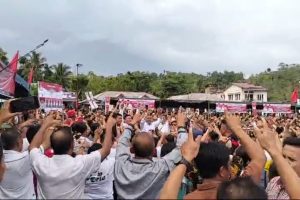 Diguyur Hujan, Tak Menyurutkan Semangat Ribuan Masyarakat Dapil IV untuk Mengikuti Kampanye Akbar Paslon “SOKHI-YUSUF”