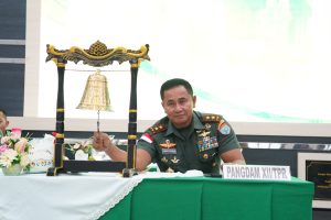 Pangdam XII/Tpr Bernyanyi dan Joget Komando Bersama Ribuan Anak-anak