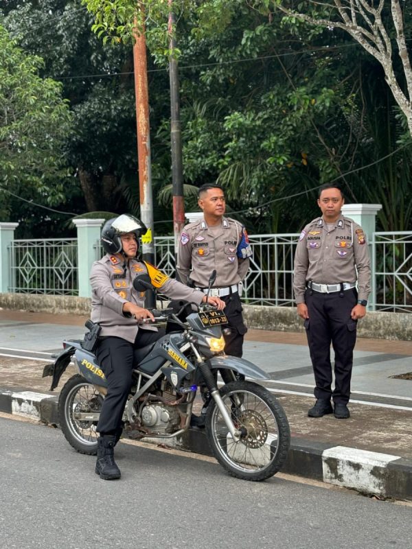 Buruh juga Manusia Punya Rasa Punya Hati : Polres Ketapang Kawal Penyampaian Aspirasi Aliansi Federasi Serikat Pekerja Ketapang