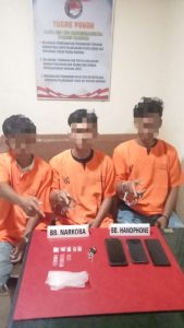 Polres Kampar Ringkus Trio Pengedar Sabu di Tapung Hulu, 5 Paket Siap Edar Diamankan!