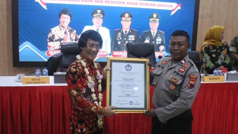 Aiptu Adi, Polisi Blora yang Membangun TPQ dari Gajinya, Terima Penghargaan Kak Seto Award Award 2025