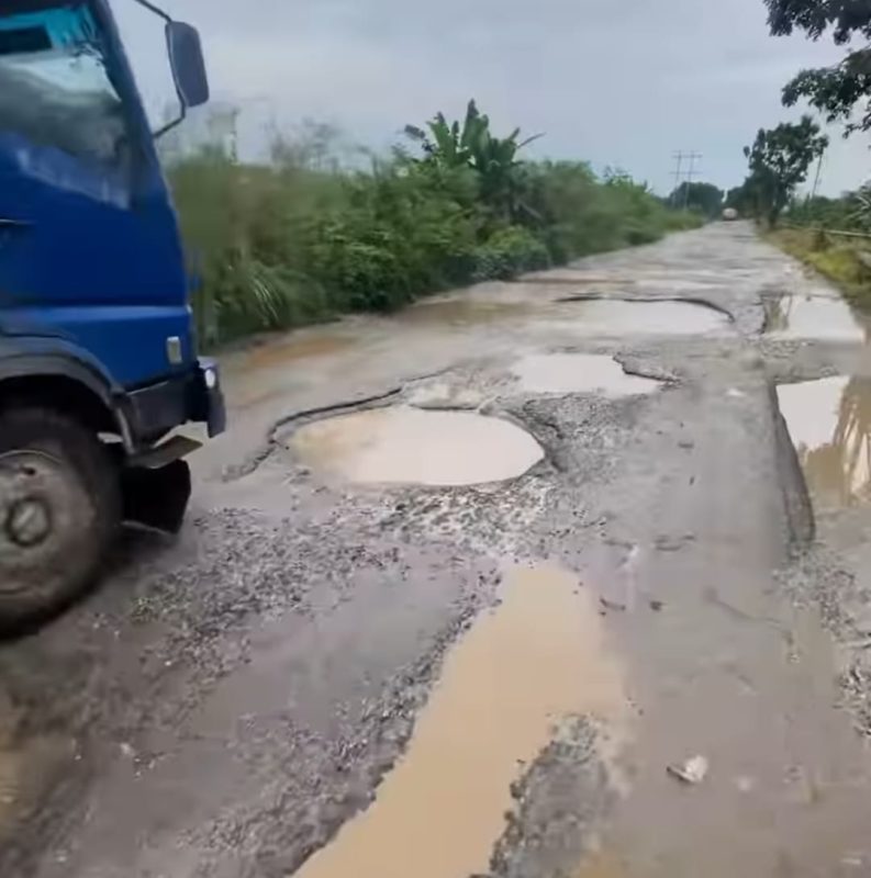 Jalan Lintas Tapung Raya Rusak Berat, Warga Minta Gubernur dan Anggota DPRD Riau Perbaiki Negeri yang berjuluk Jalan 1.000 Lobang!!