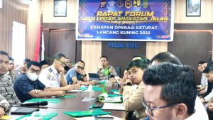 Dirlantas Polda Riau Pimpin Rapat Forum LLAJ 2025 Dalam Rangka Kesiapan Operasi Ketupat Lancang Kuning 2025