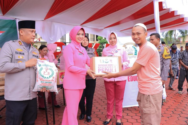 Ikuti Zoom Meeting Bazar Ramadhan Serentak Polri Presisi 2025, Bhayangkari Cabang Polres Rohil Bagikan Sembako