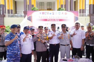 Dirlantas Polda Riau Dampingi Kapolda Riau lepaskan Peserta Mudik Gratis Kebangsaan Polda Riau Bersama Cipayung Plus.