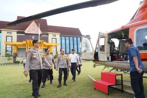 Kapolda Riau Pantau Jalur Mudik Lintas Riau-Sumbar Lewat Udara Pastikan Lalu Lintas Lancar 