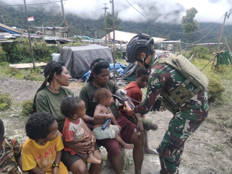 Menyentuh Negeri Pegunungan : Satgas TNI Layani Kesehatan Ibu dan Bayi di Dambed