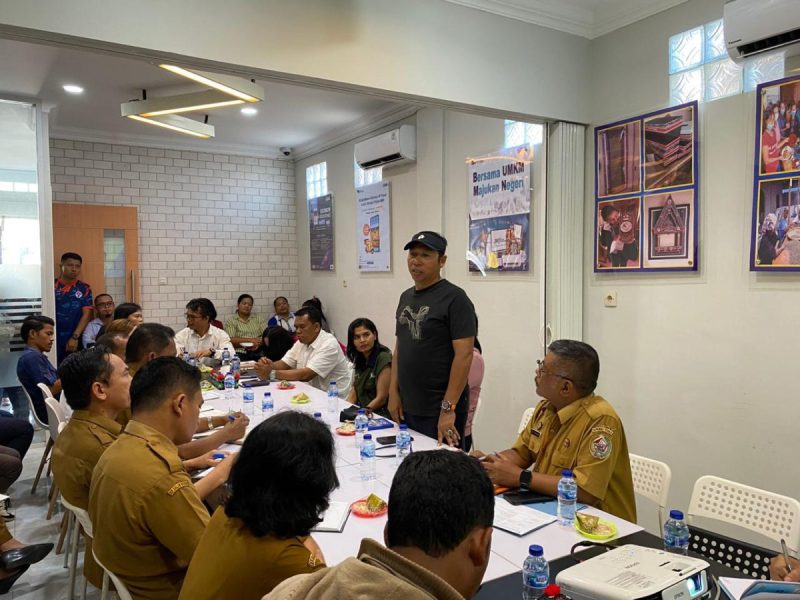 Bupati Tapanuli Utara Pimpin Rapat Koordinasi Program Kerja Dekranasda Kabupaten Tapanuli Utara Tahun 2025