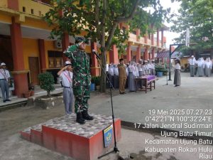 DANRAMIL 08/TDN JADI PEMBINA UPACARA DI SMA N 1 UJUNG BATU