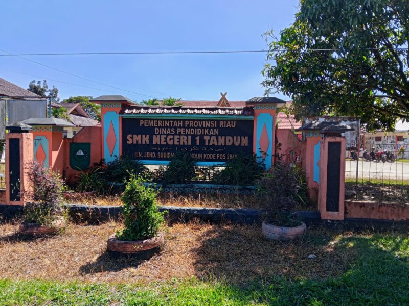 Kepala Sekolah SMK Negeri 1 Tandun Diduga Melakukan Pungutan Kepada Siswa untuk Perpisahan 
