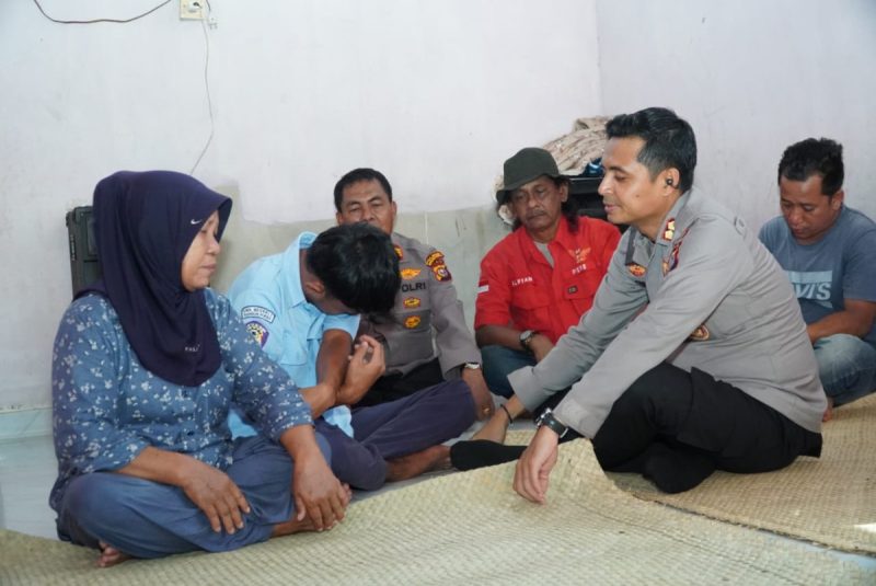 Sempat Tertunda Ujian, Siswa SMKN 1 Bangun Purba di kunjungi dan Dijadikan Adik Angkat Kapolres Rohul