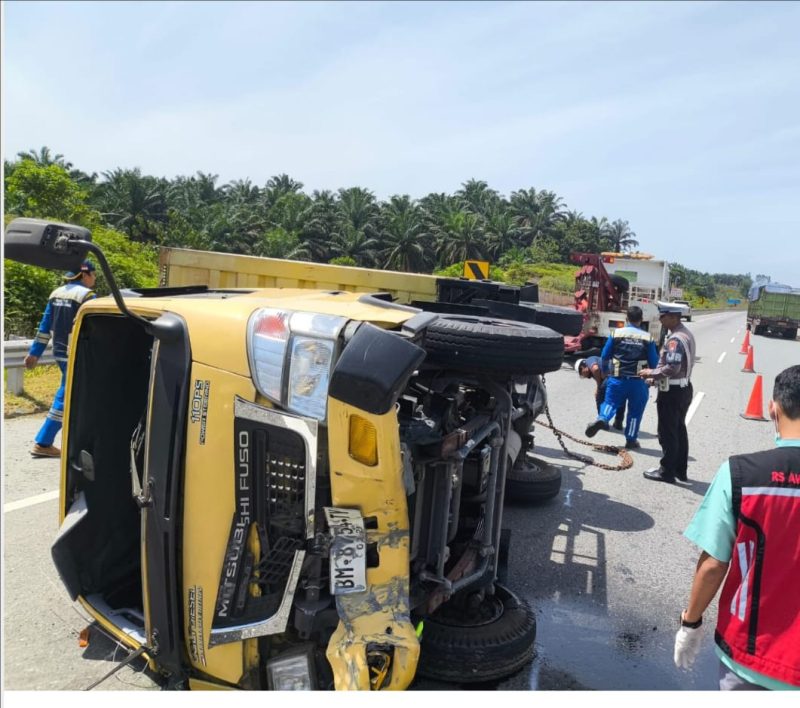 Terjadi Kecelakaan di Tol Pekanbaru Dumai Dua Kendaraan Terlibat 