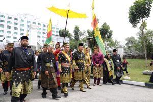 Kapolda dan Gubernur Riau Jadi Saksi di Prosesi Anugerah Adat kepada Kapolri