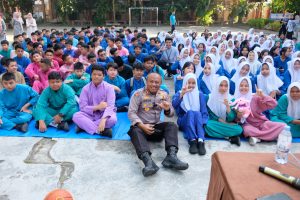 Tanamkan Kepedulian Lingkungan, Polda Riau Gencarkan Green Policing di SMK Labor Pekanbaru
