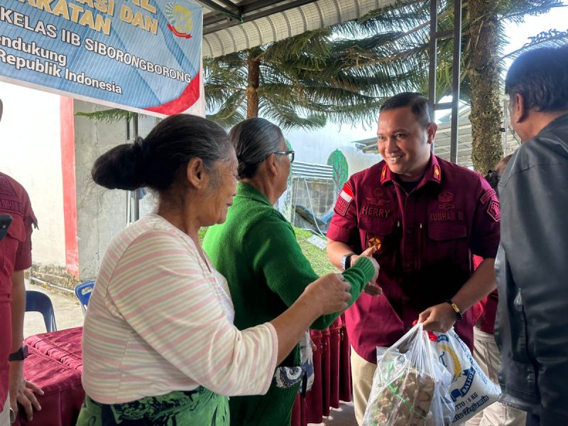Lembaga Pemasyarakatan Kelas IIB Siborong- Borong Memberikan Bantuan Sosial Kepada Masyarakat