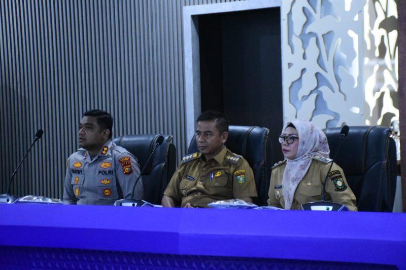 Koordinasi Penanggulangan Karhutla: Bupati, Wabup, dan Kapolres Kampar Ikuti Rapat BNPB!