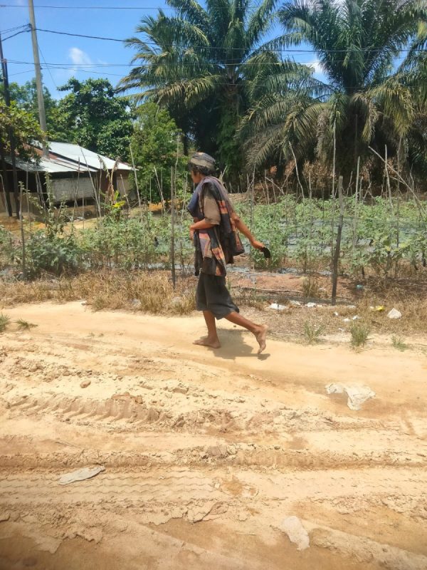 ODGJ Berkeliaran di Menggala Jungtion, Resahkan Warga Sebab Suka Pegang Parang