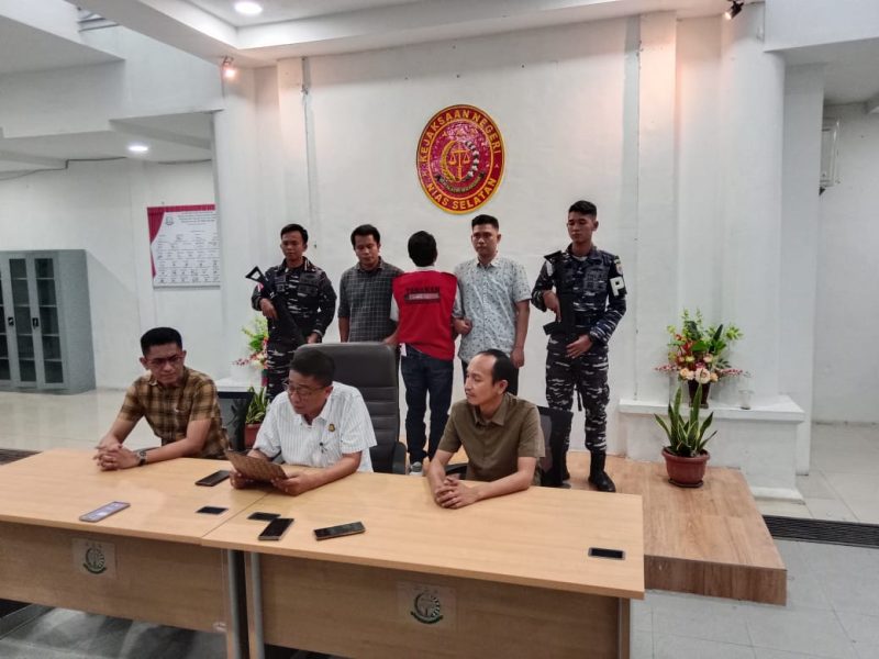 Kejari Nisel Tahan Kades Hilimaenamolo Terkait Dugaan Korupsi DD & ADD