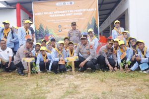 Kapolres Kampar: ‘Lestarikan Alam, Jaga Masa Depan!’ Sosialisasi Green Policing dan Tanam Pohon Bersama Mahasiswa UNRI!